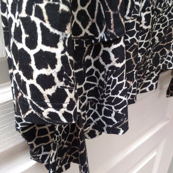 Q NEEL Shark-Bite Top - NEW - Picture 12 of 14